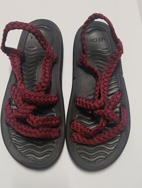 MEGNYA Braided Strap Sandals in Burgundy and Black